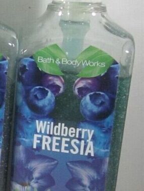 NEW Bath & Body Works Deep Cleansing Hand Soap Wildberry Freesia
